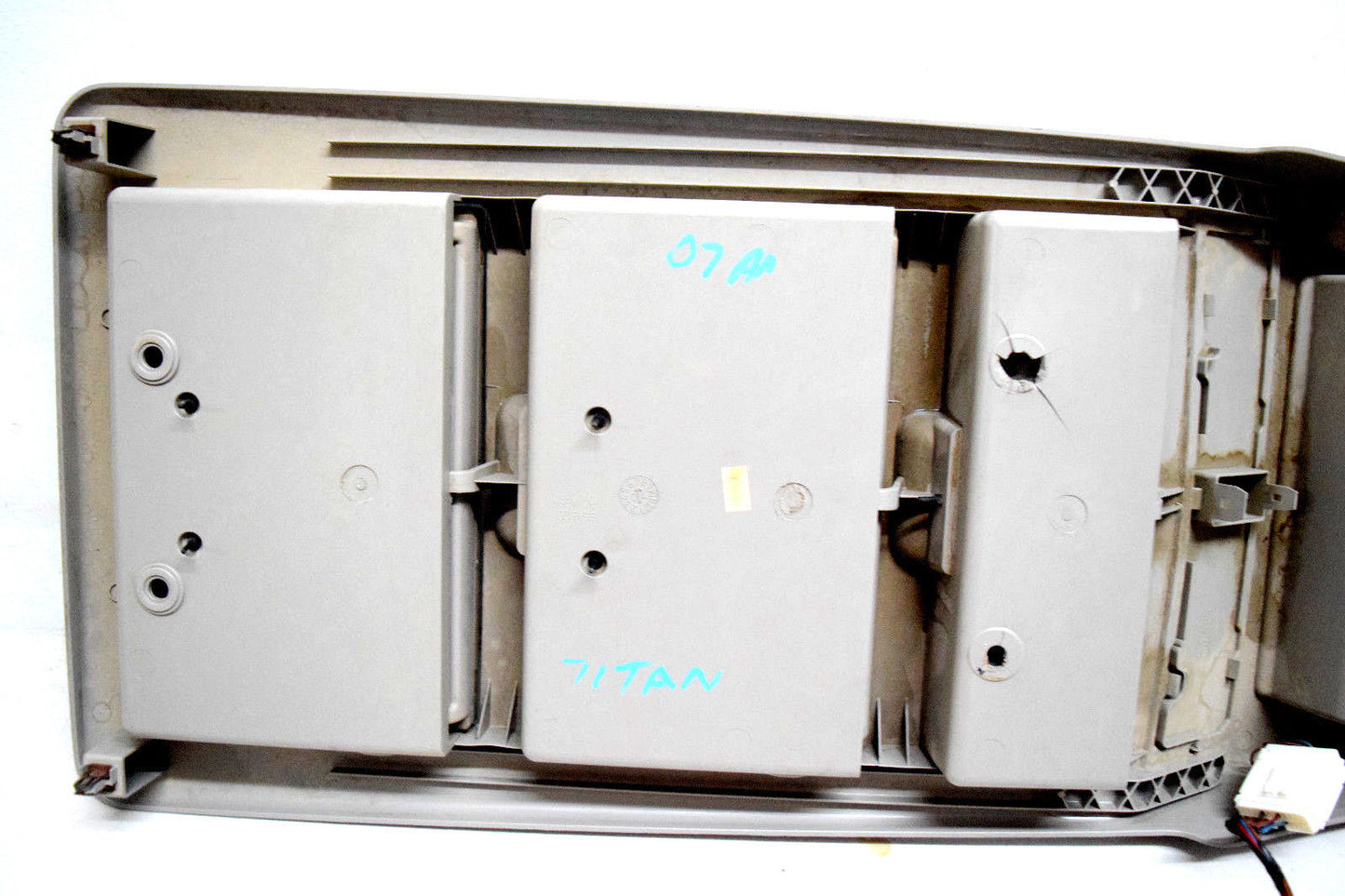 04 05 06 07 NISSAN TITAN ARMADA OVERHEAD CONSOLE STORAGE DOME LIGHT