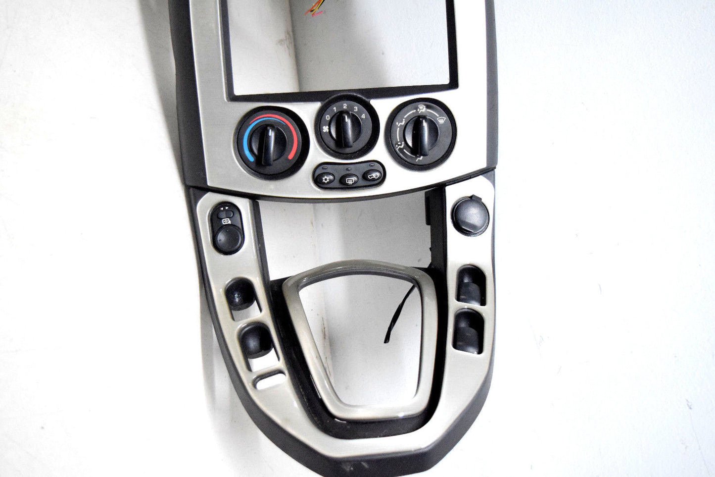 02 03 04 05 SATURN VUE CLIMATE CONTROL DASH SHIFTER BEZZEL MISSING VENT SWITCH