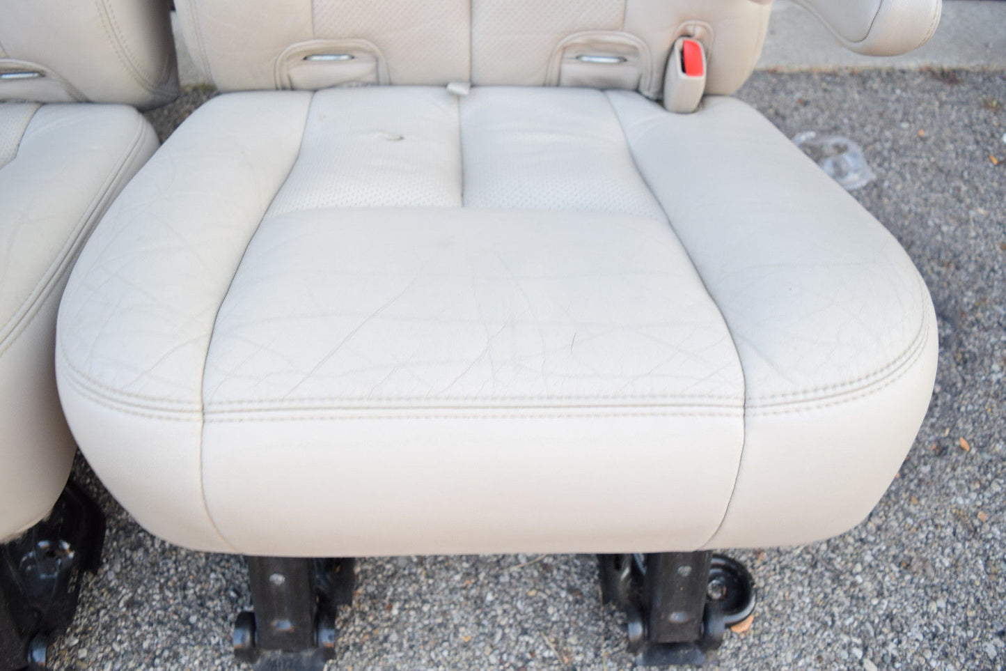 03 04 05 06 CADILLAC ESCALADE 2ND ROW SEAT SET LEATHER OEM