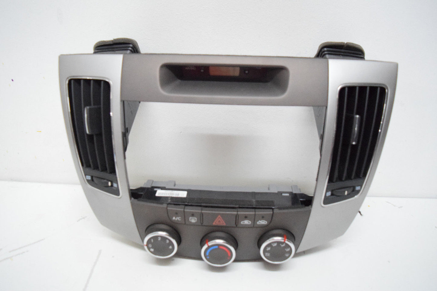 09 10 HYUNDAI SONATA CLIMATE CONTROL DASH BEZEL DASH VENTS OEM