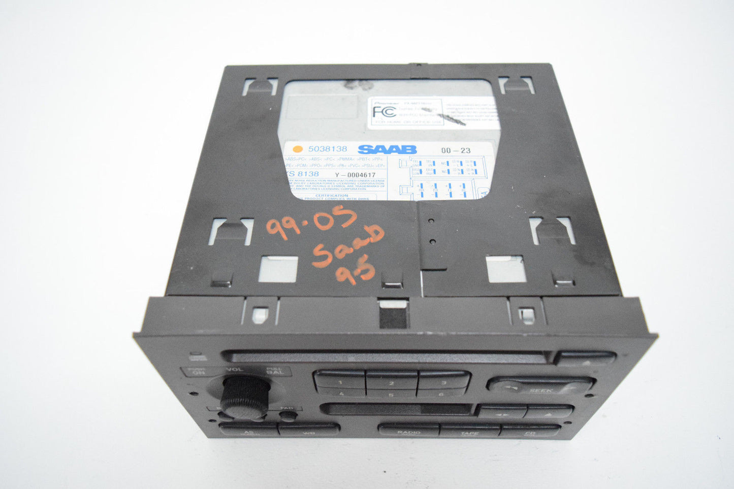99 00 01 02 03 04 05 SAAB 95 9.5 9-5 RADIO CD CASSETTE PLAYER OEM