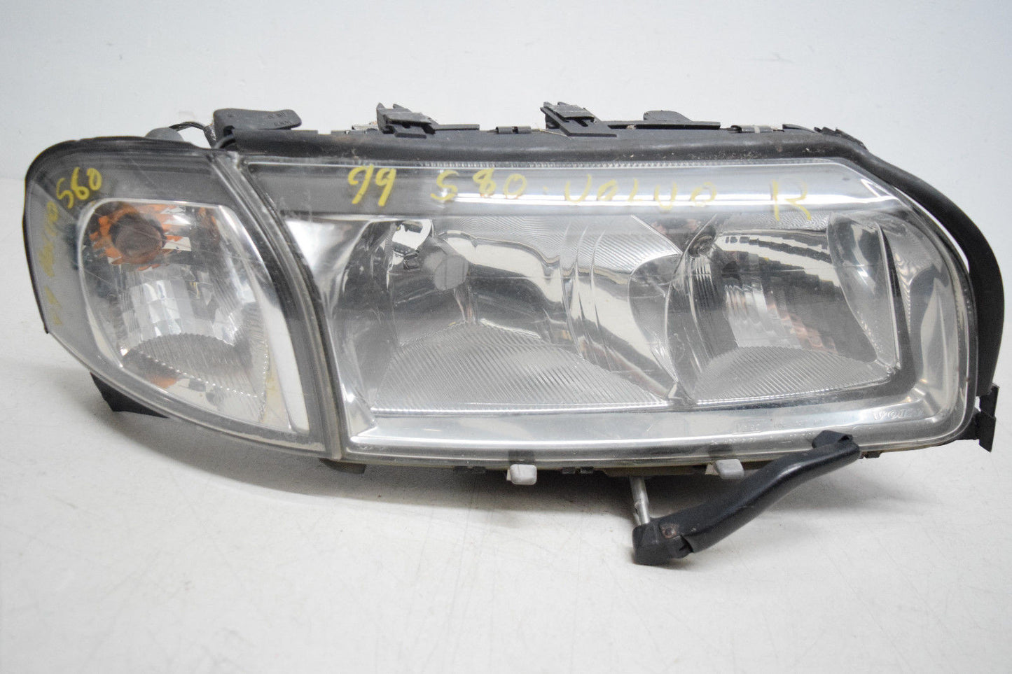 99 00 01 02 03 VOLVO S80 RIGHT PASSENGER HEADLIGHT WITH WIPER MOTOR OEM