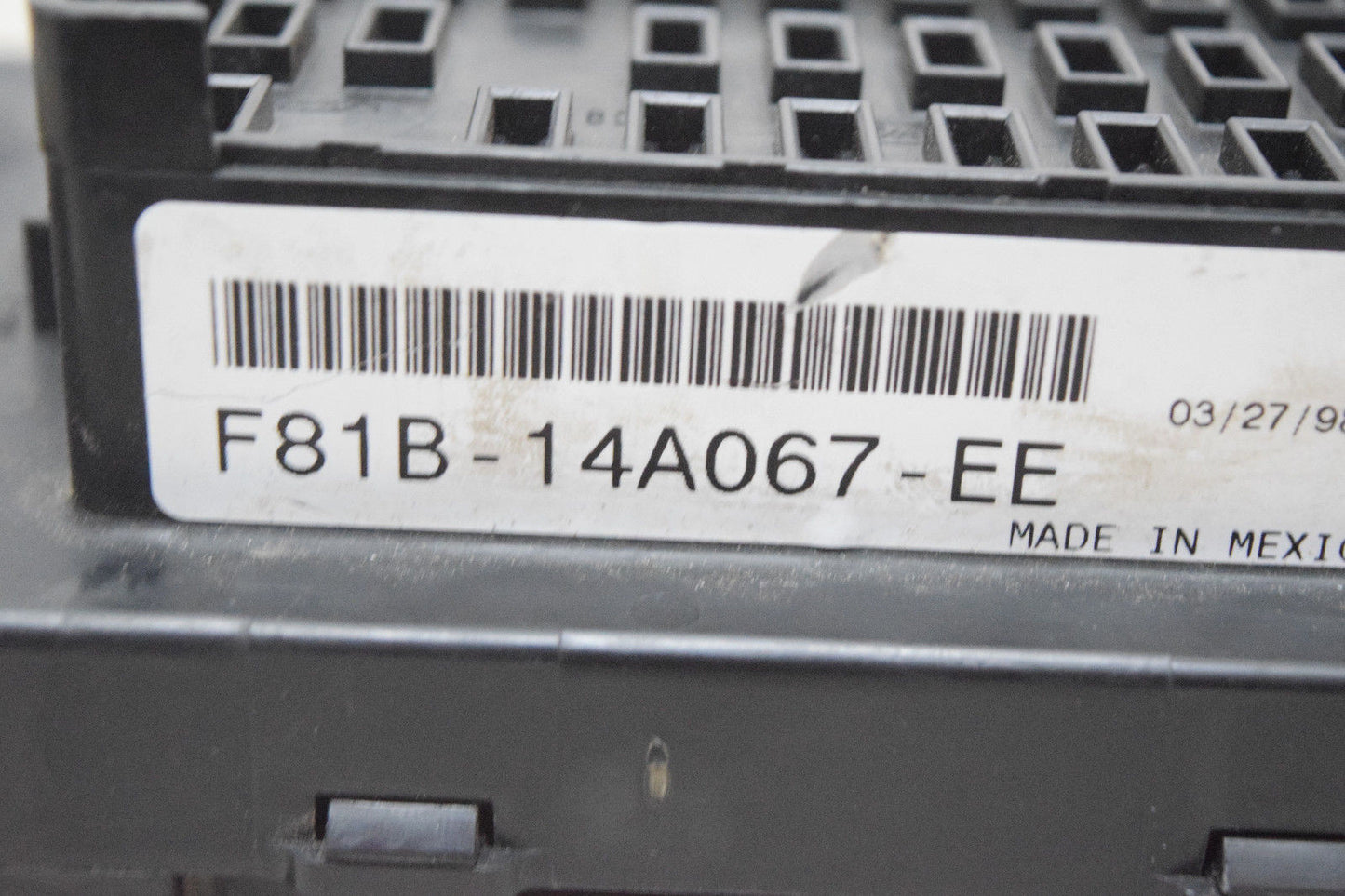 99 00 01 02 03 FORD F150 F250 UNDER DASH FUSEBOX NO GEM 1L3T14A067BB