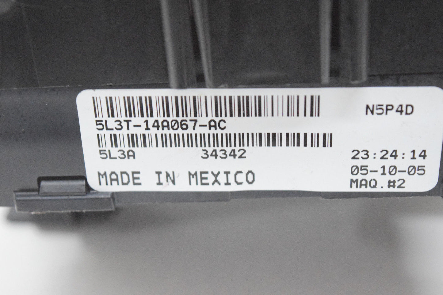 05 06 FORD F150 F-150 ENGINE BAY FUSEBOX 5L3T14A067AC OEM