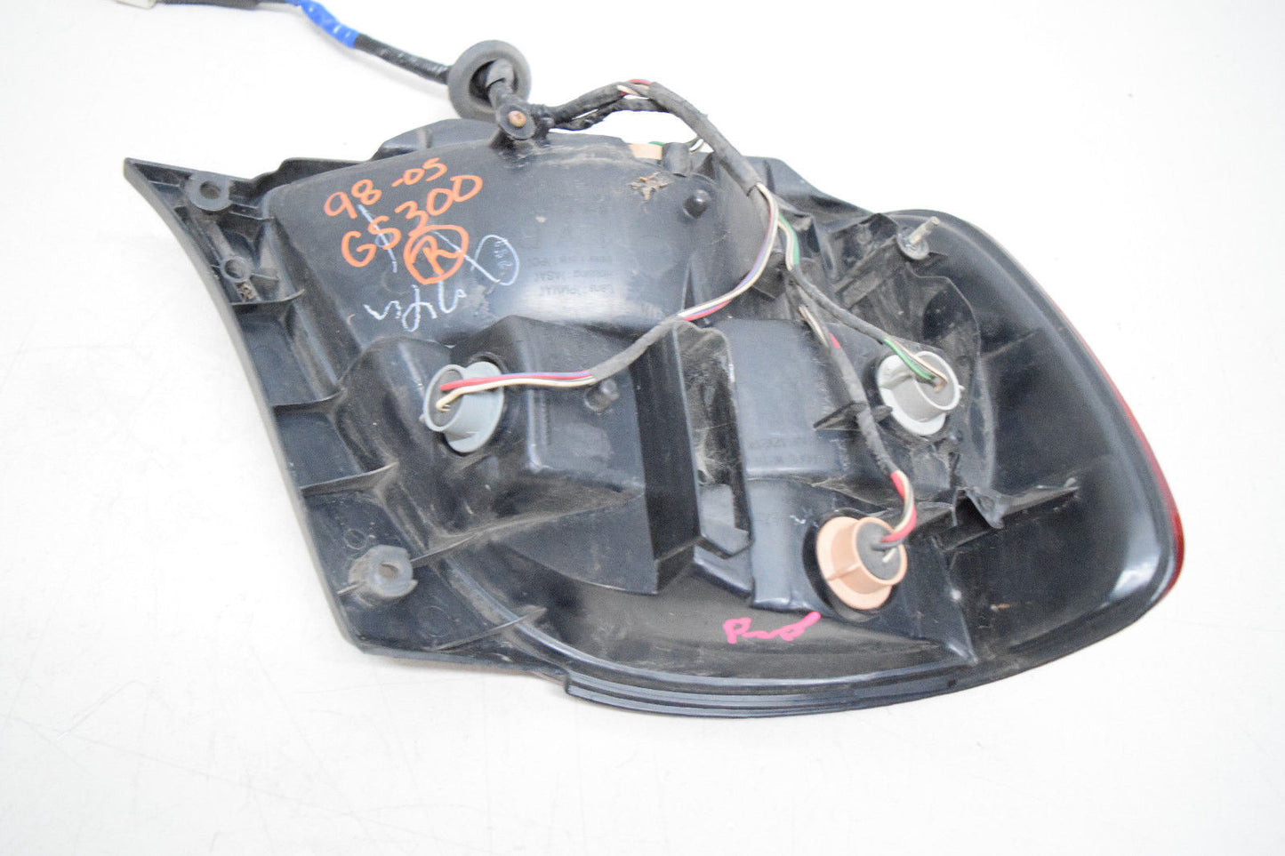 98 99 00 LEXUS GS300 GS400 RIGHT PASSENGER TAIL LIGHT OEM
