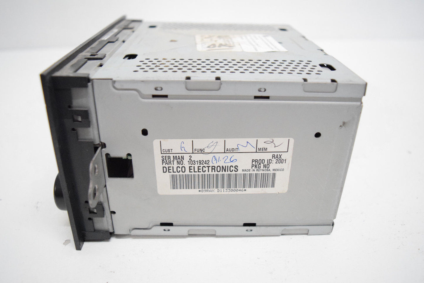 02 03 BUICK CENTURY RENDEZVOUS RADIO CD CASSETTE PLAYER