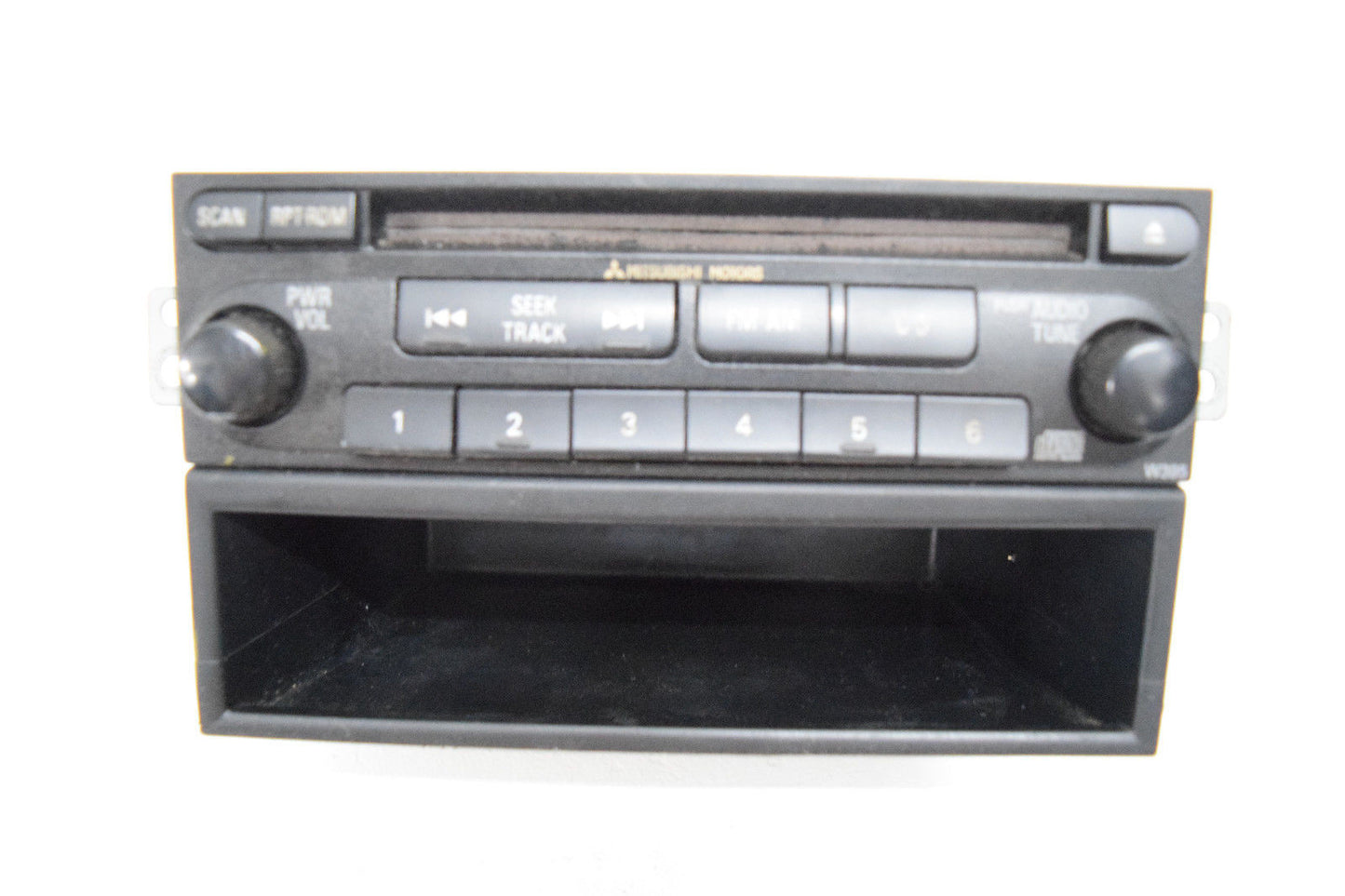 04 05 MITSUBISHI GALANT RADIO CD PLAYER OEM