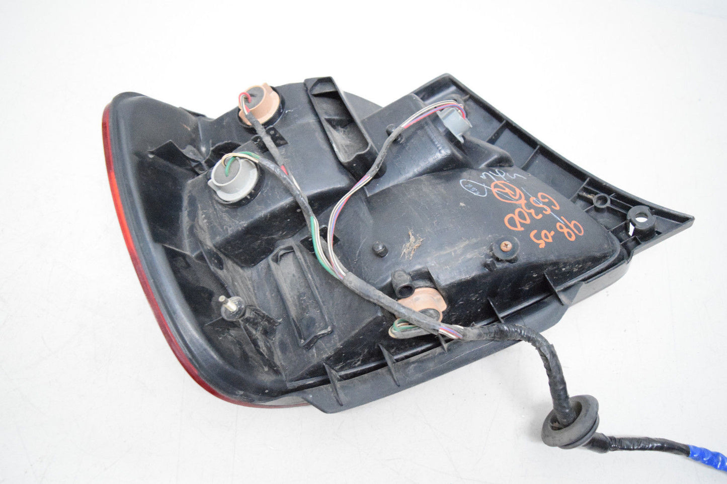98 99 00 LEXUS GS300 GS400 RIGHT PASSENGER TAIL LIGHT OEM