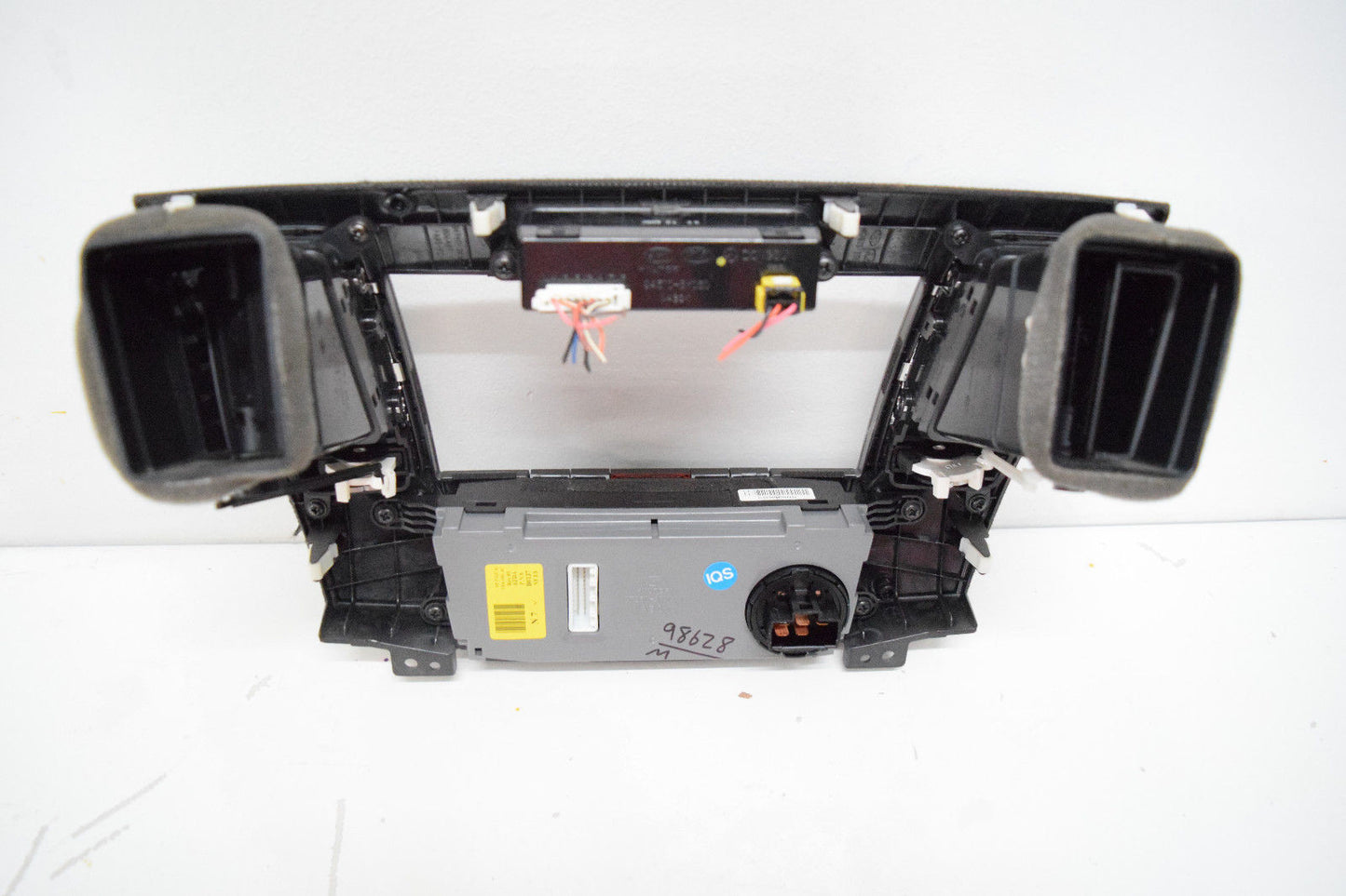 09 10 HYUNDAI SONATA CLIMATE CONTROL DASH BEZEL DASH VENTS OEM