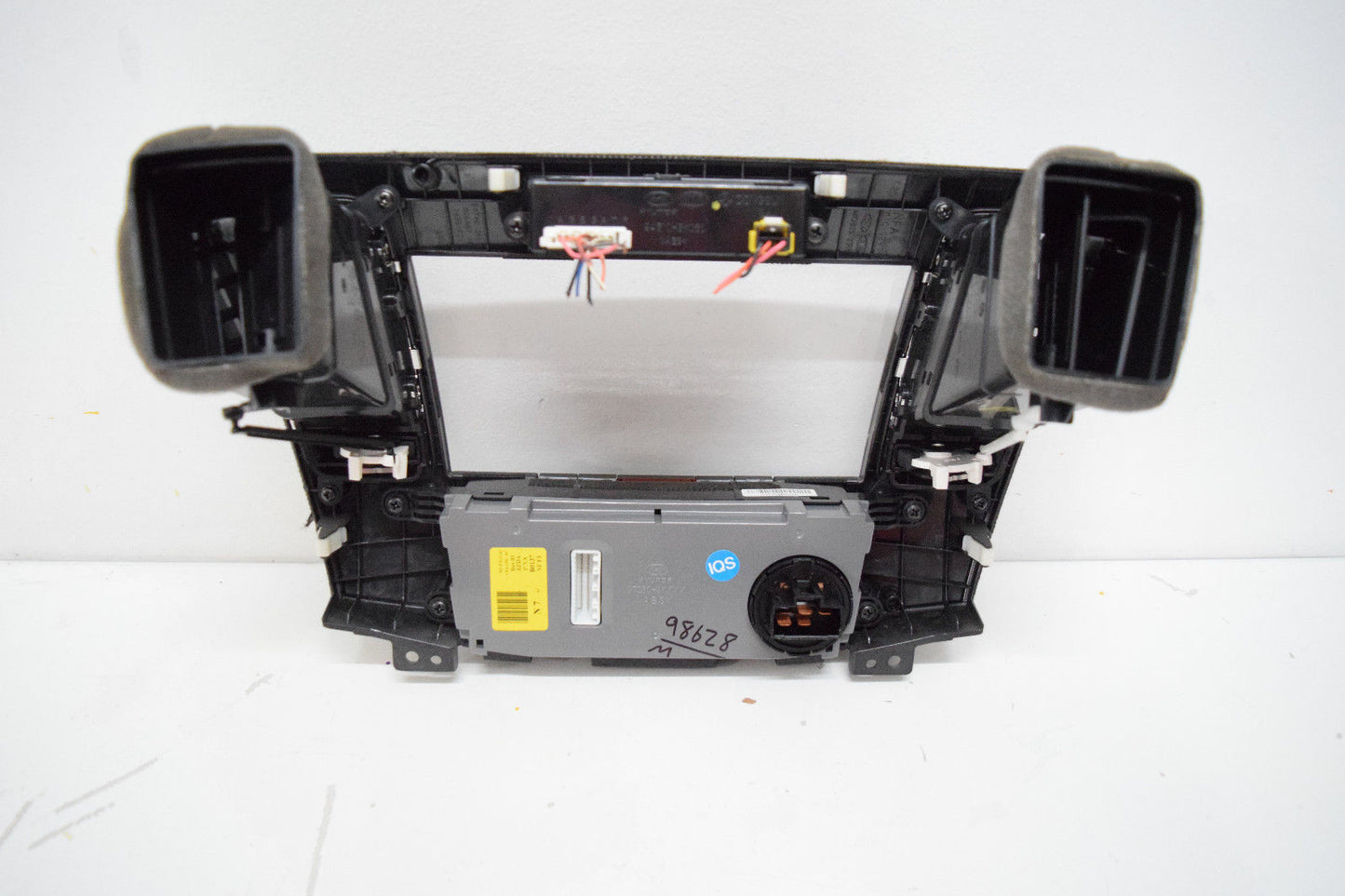 09 10 HYUNDAI SONATA CLIMATE CONTROL DASH BEZEL DASH VENTS OEM