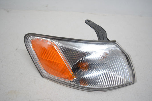 97 98 99 TOYOTA CAMRY RIGHT PASSENGER TURN SIGNAL CORNER LAMP OEM