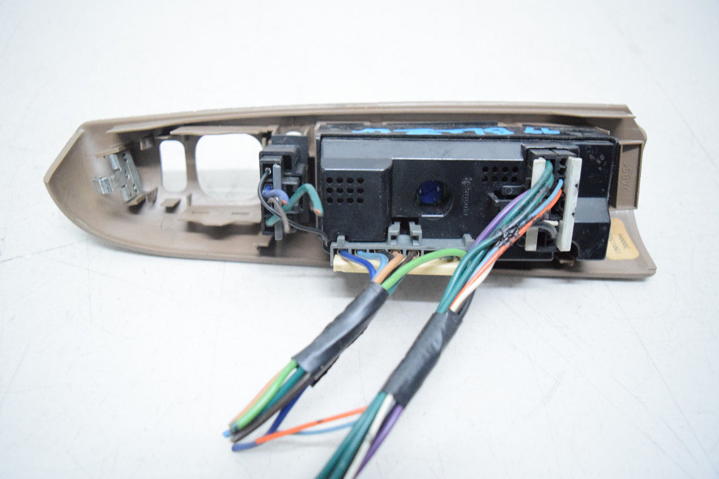 98 99 00 01 02 03 04 CHEVY BLAZER LEFT DRIVER MASTER WINDOW SWITCH BEZEL