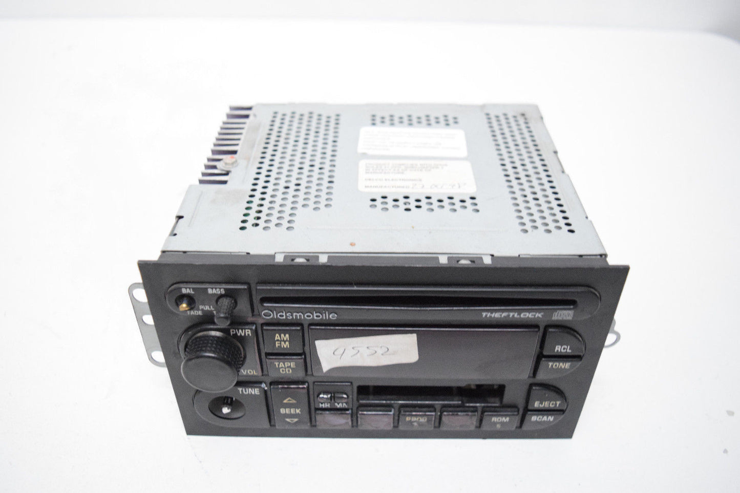 95 96 97 98 99 OLDSMOBILE CUTLASS RADIO CD CASSETTE PLAYER OEM