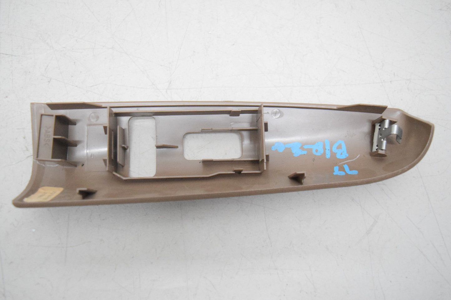 98 99 00 01 02 03 04 CHEVY BLAZER RIGHT PASSENGER WINDOW SWITCH BEZEL