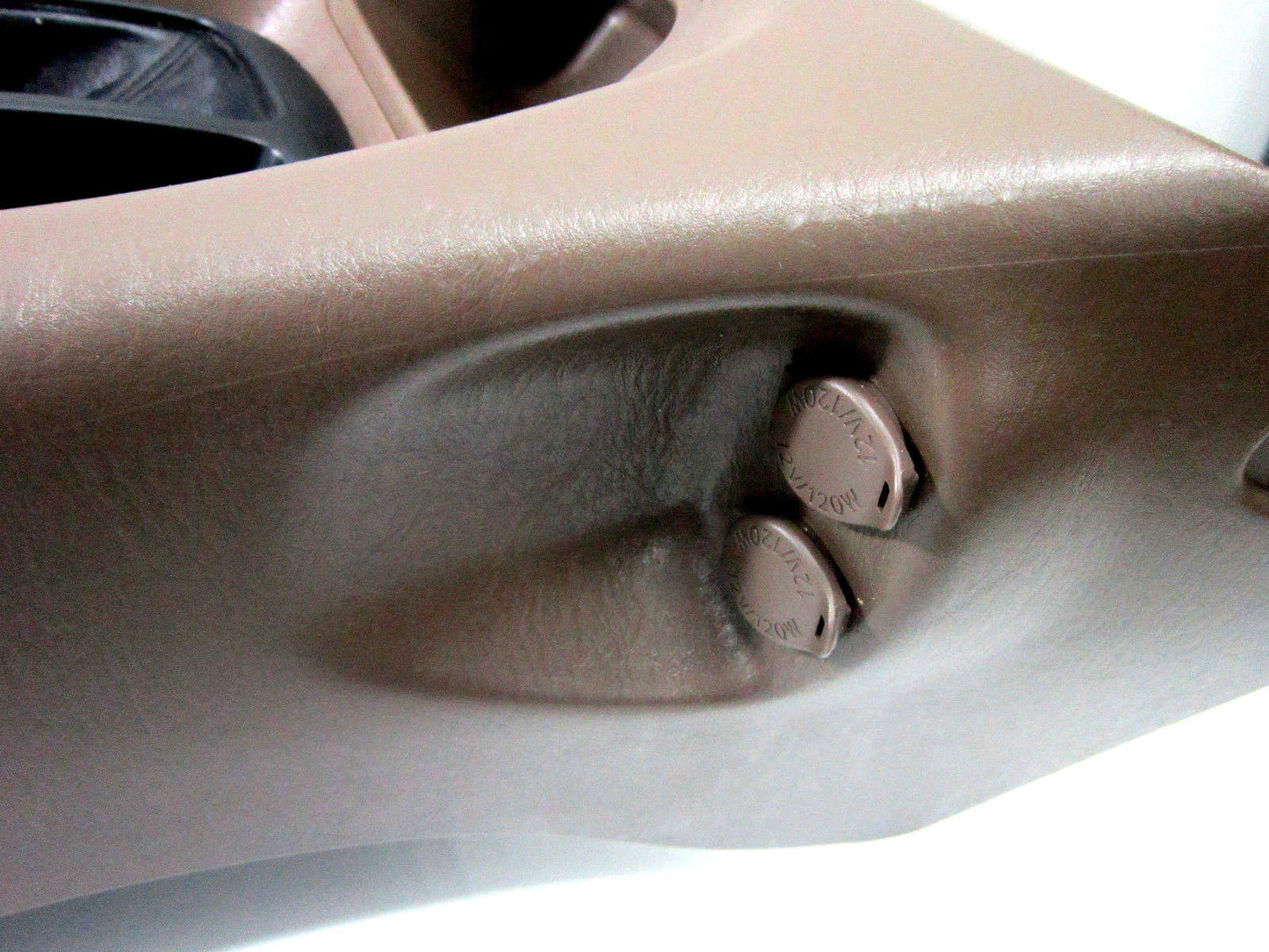 00 01 02 03 04 05 06 TOYOTA SEQUOIA TUNDRA CENTER CONSOLE ARMREST STORAGE MOUNTS