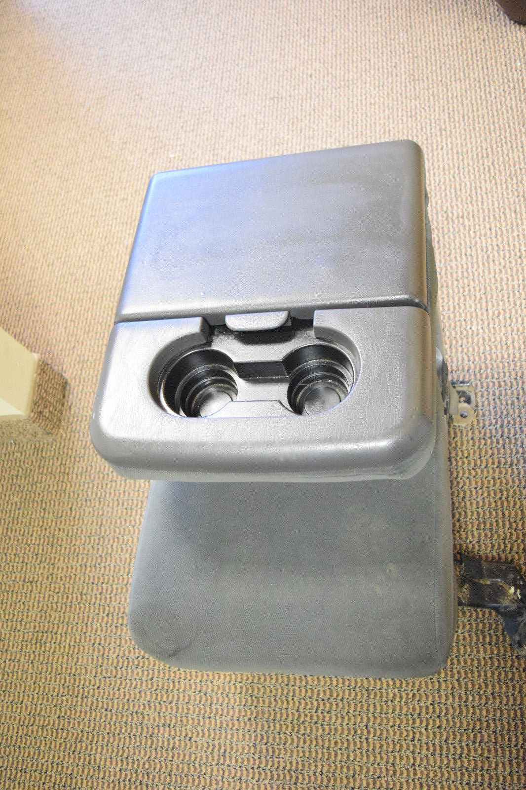 99 00 01 02 03 04 05 06 07 FORD F250 F350 CENTER CONSOLE JUMP SEAT OEM