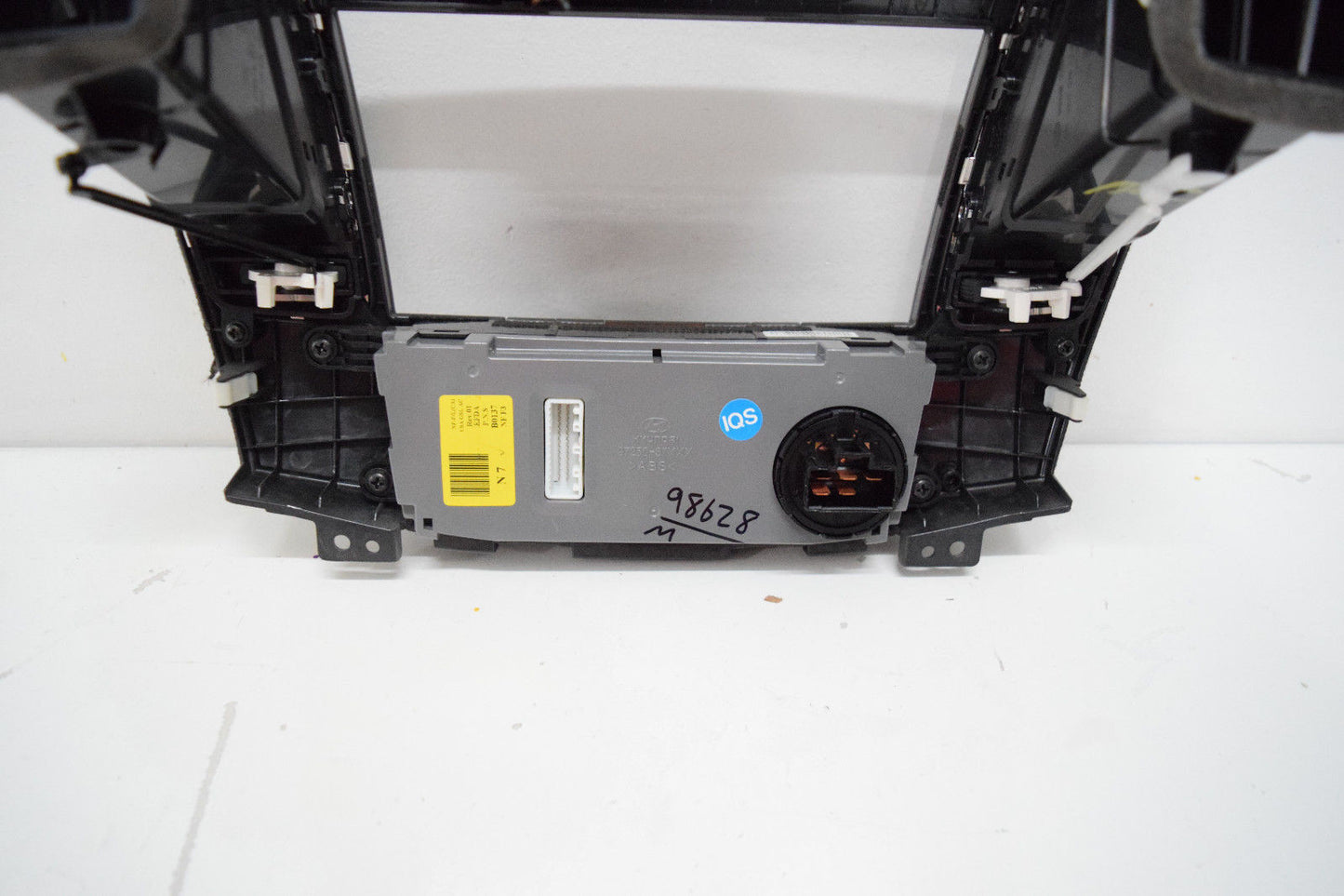 09 10 HYUNDAI SONATA CLIMATE CONTROL DASH BEZEL DASH VENTS OEM