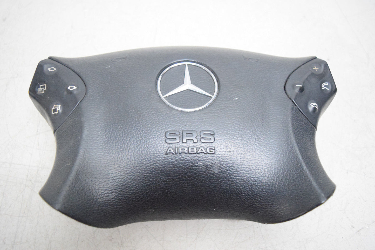 00 01 02 MERCEDES C240 C320 DRIVER AIRBAG WITH PHONE AND CRUISE CONTROL SWITCH