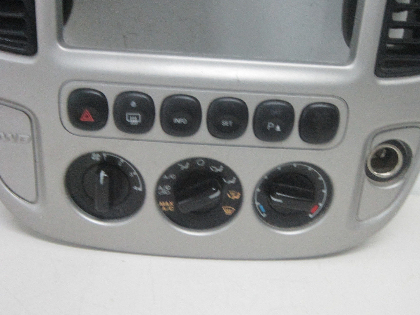 02 03 04 05 06 07 FORD ESCAPE 4X4 DASH BEZEL CLIMATE CONTROL