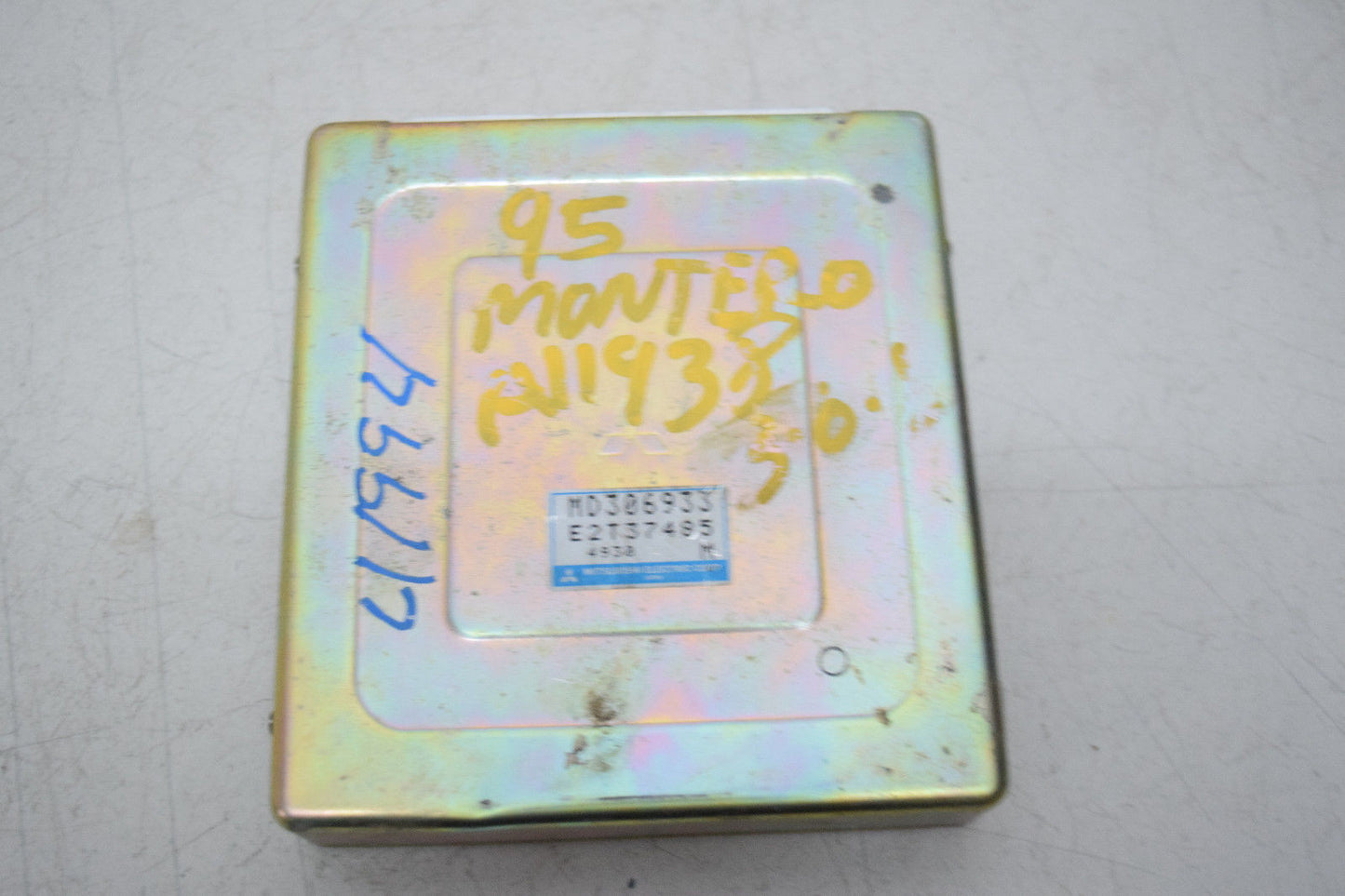 95 MITSUBISHI MONTERO ECU ECM ENGINE COMPUTER MD306933