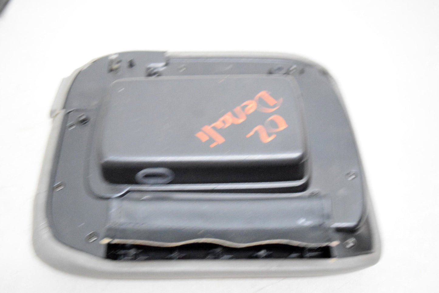 99 00 01 02 0304 05 06 YUKON DENALI CENTER CONSOLE ARMREST LID GREY