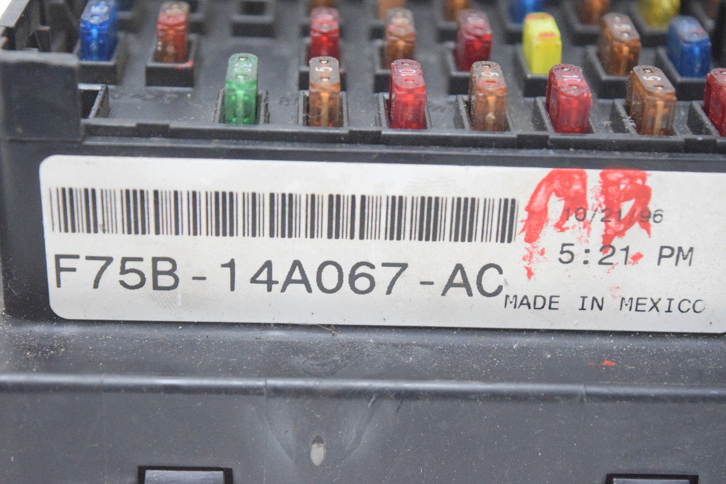 97 98 FORD EXPEDITION NAVIGATOR UNDERDASH FUSEBOX NO GEM F75B14A067AC