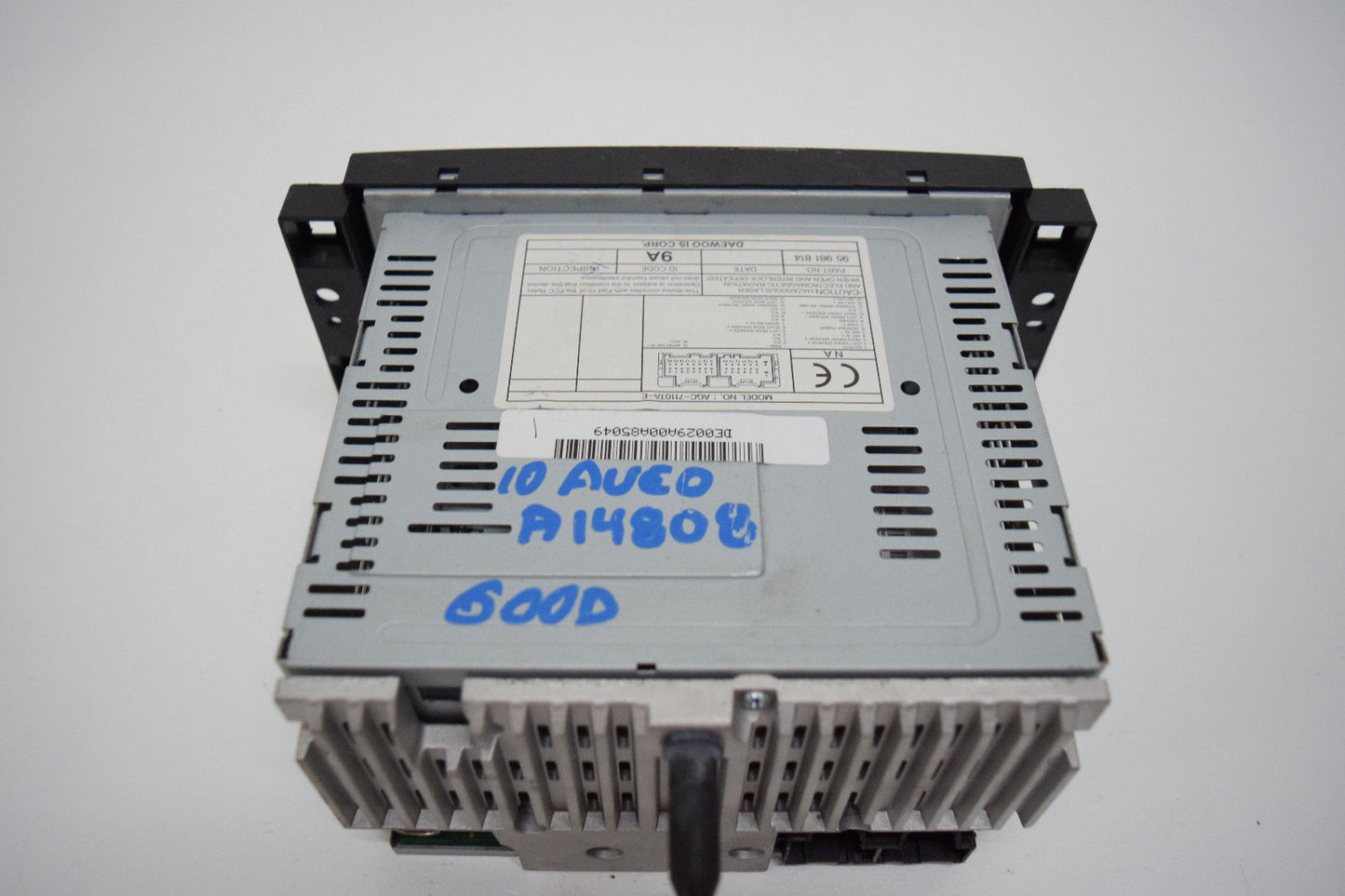 09 10 CHEVY AVEO RADIO CD PLAYER OEM