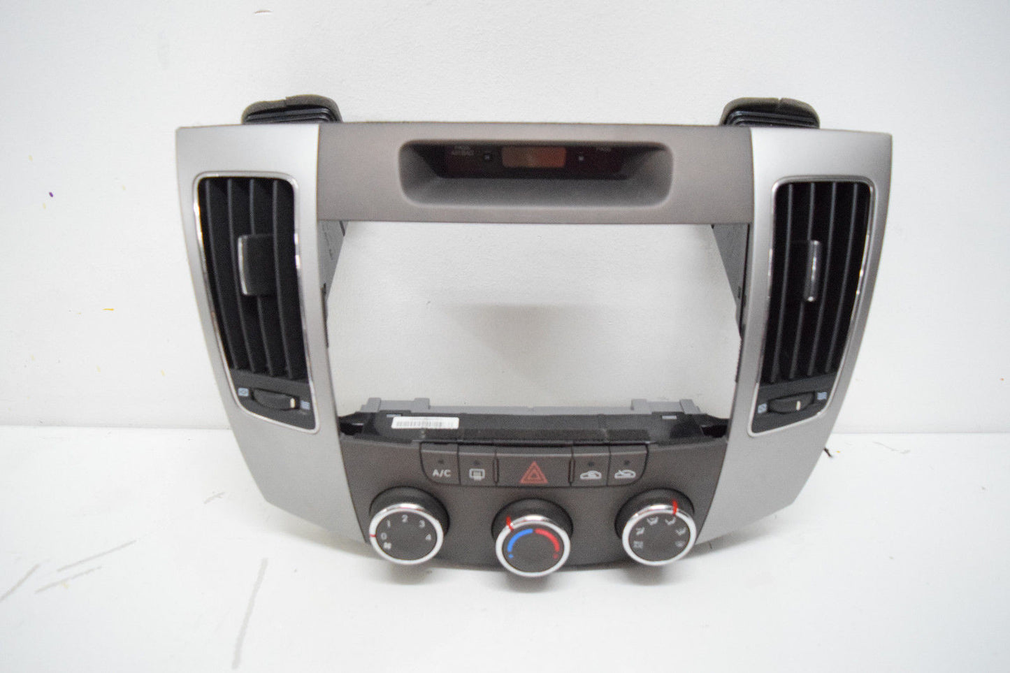 09 10 HYUNDAI SONATA CLIMATE CONTROL DASH BEZEL DASH VENTS OEM