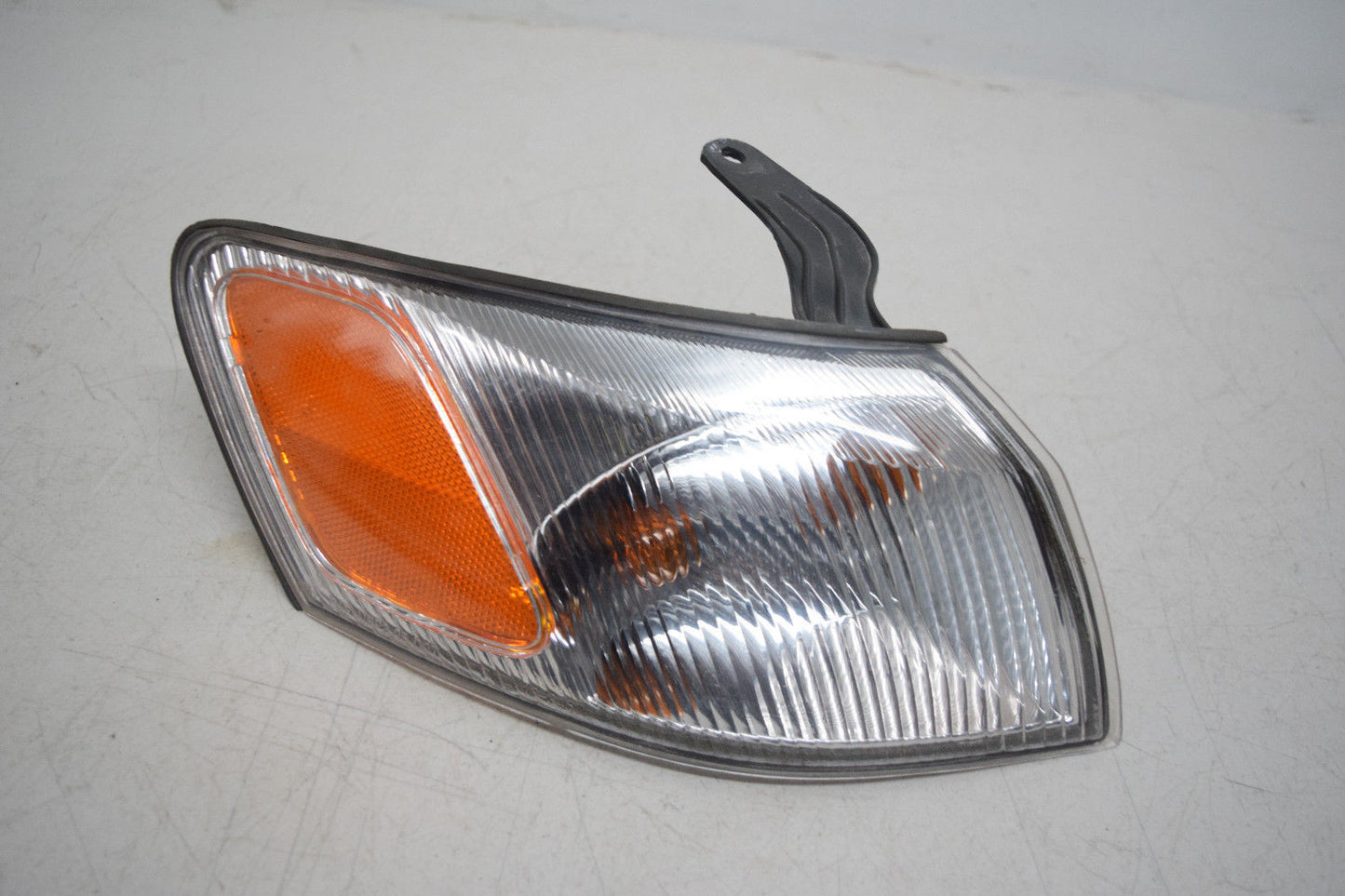 97 98 99 TOYOTA CAMRY RIGHT PASSENGER TURN SIGNAL CORNER LAMP OEM