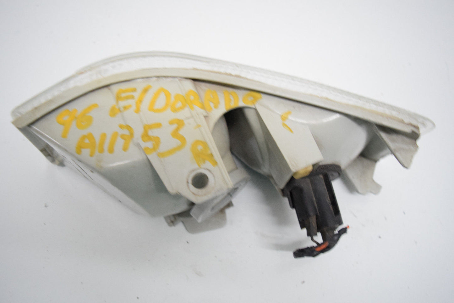 92-02 CAILLAC ELDERADO RIGHT PASSENGER CORNER MARKER LIGHT OEM