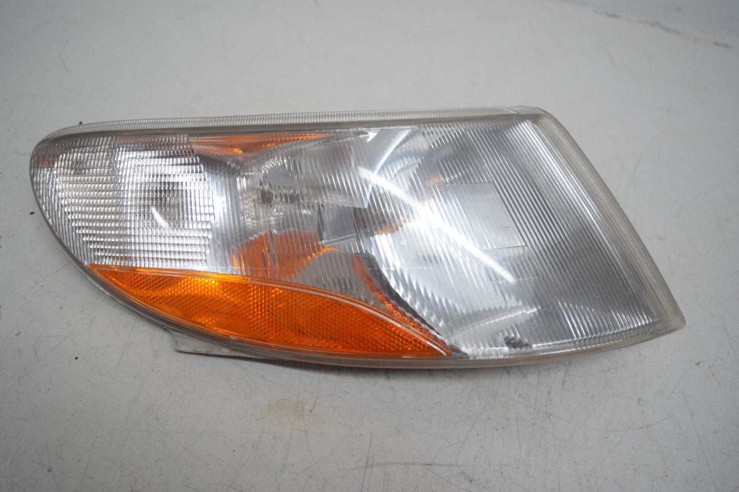03 04 05 NISSAN 350Z RIGHT PASSENGER TURN SIGNAL CORNER LIGHT CRACKED