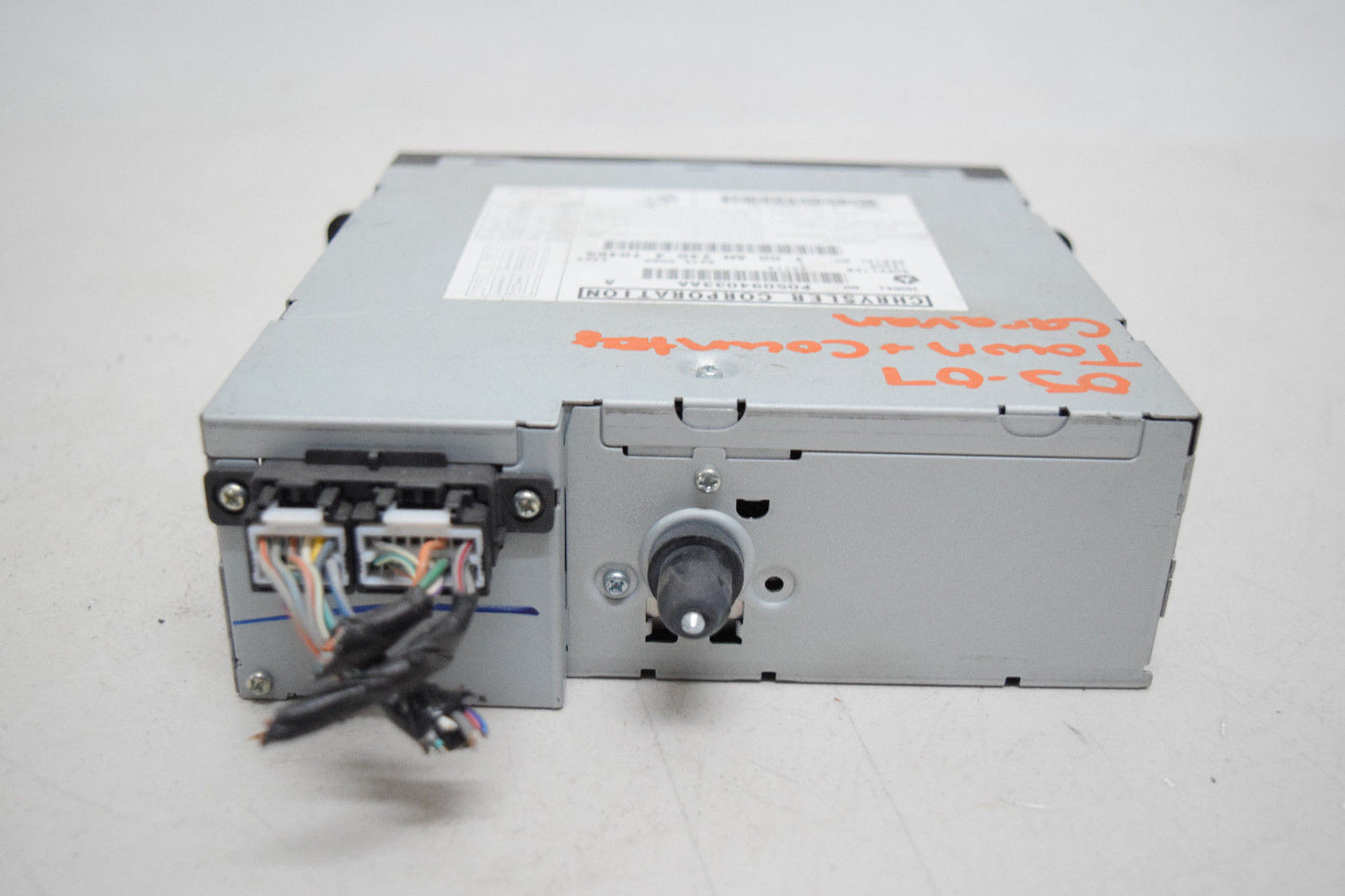 05 06 07 DODGE CARAVAN TOWN AND COUNTRY 6 DISC DVD PLAYER OEM