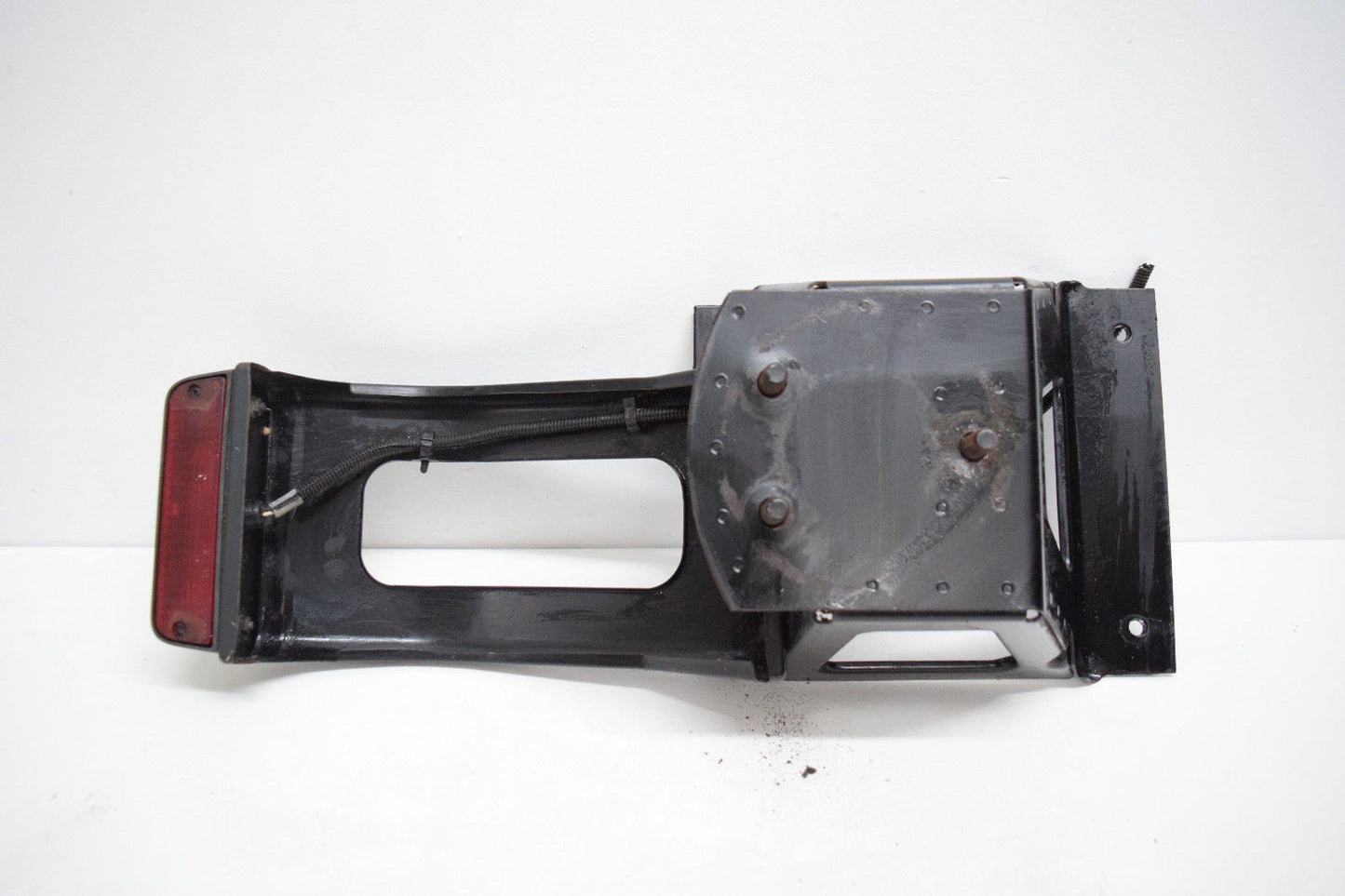 97 98 99 00 01 02 03 04 05 06 JEEP WRANGLER SPARE TIRE MOUNT 3RD BRAKE LIGHT