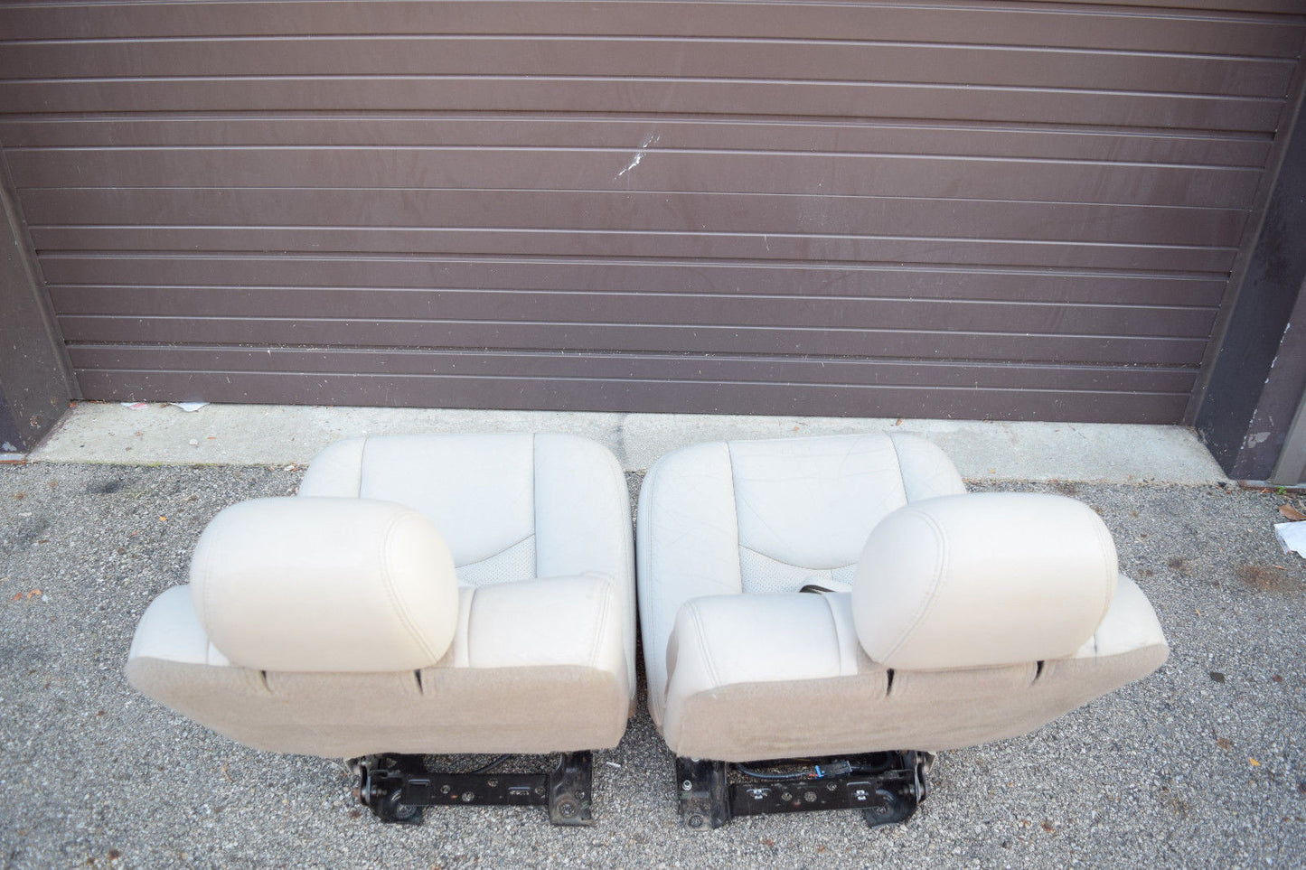 03 04 05 06 CADILLAC ESCALADE 2ND ROW SEAT SET LEATHER OEM